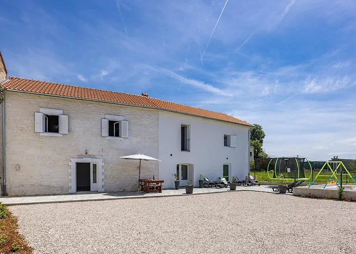 Lara Holiday Home